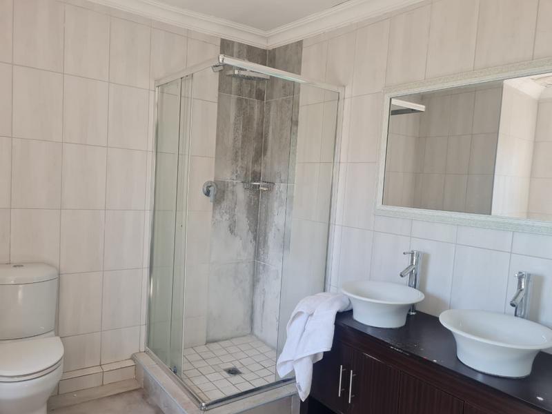 5 Bedroom Property for Sale in Uitsig Free State